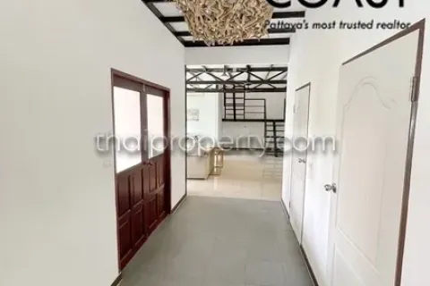 Casa de 5 dormitorios en Pattaya, Tailandia № 213135 - foto 11