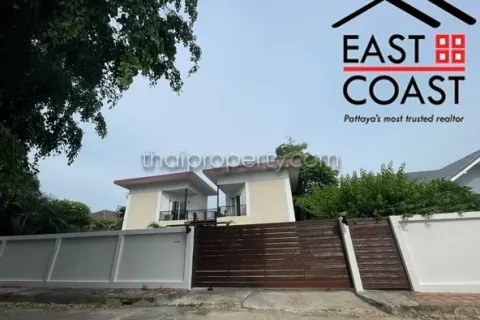 Casa de 5 dormitorios en Pattaya, Tailandia № 213135 - foto 2