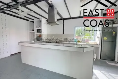 Casa de 5 dormitorios en Pattaya, Tailandia № 213135 - foto 9