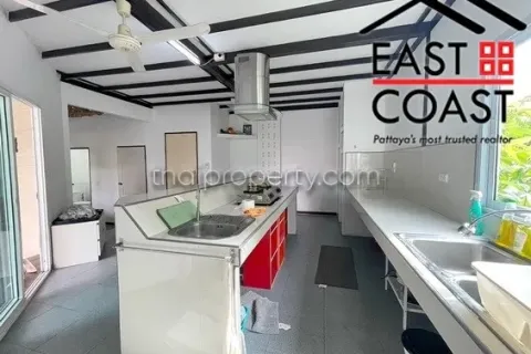 Casa de 5 dormitorios en Pattaya, Tailandia № 213135 - foto 10