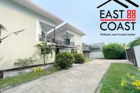 Casa de 5 dormitorios en Pattaya, Tailandia № 213135 - foto 4