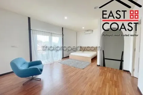Casa de 5 dormitorios en Pattaya, Tailandia № 213135 - foto 15