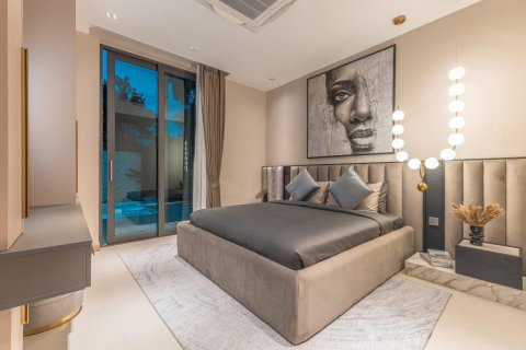 Chalet de 6 dormitorios en Pattaya, Tailandia № 172625 - foto 12