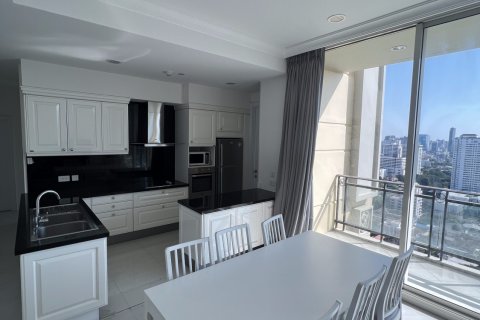 Condo in Watthana, Bangkok, Thailand, 2 bedrooms  № 158521 - photo 4