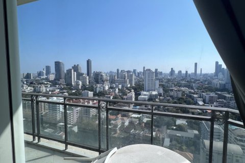 Condo in Watthana, Bangkok, Thailand, 2 bedrooms  № 158521 - photo 12