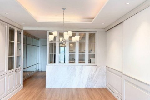 Condo in Bangkok, Thailand, 1 bedroom  № 159950 - photo 2