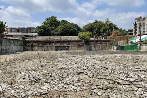 Земельный участок в Пхракханонге, Бангкок, Таиланд 784м2  № 152952 - фото 1