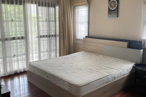 Haus in Nonthaburi, Thailand 4 Schlafzimmer № 219147 - Foto 8