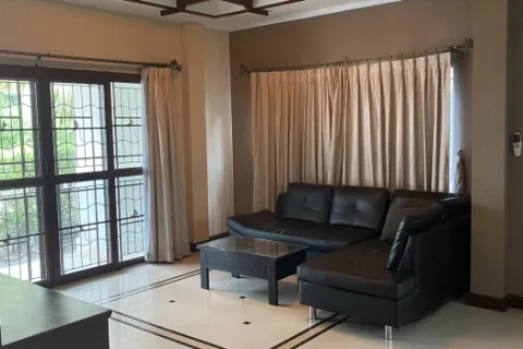 Haus in Nonthaburi, Thailand 4 Schlafzimmer № 219147 - Foto 2