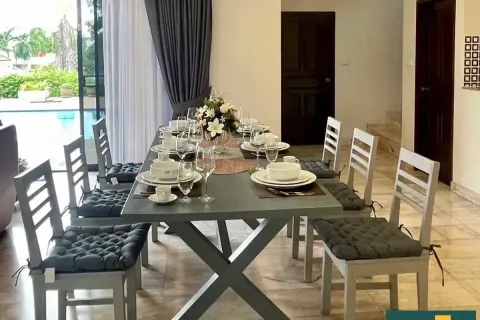 Casa de 5 dormitorios en Pattaya, Tailandia № 211183 - foto 5