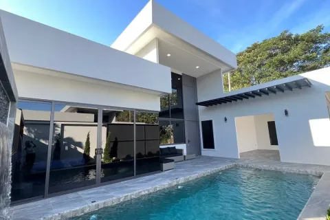 Casa de 5 dormitorios en Pattaya, Tailandia № 211183 - foto 14