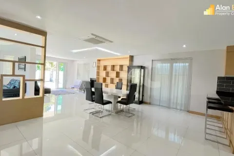 Casa de 4 dormitorios en Pattaya, Tailandia № 211188 - foto 6
