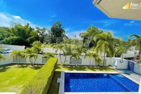 Casa de 4 dormitorios en Pattaya, Tailandia № 211188 - foto 18