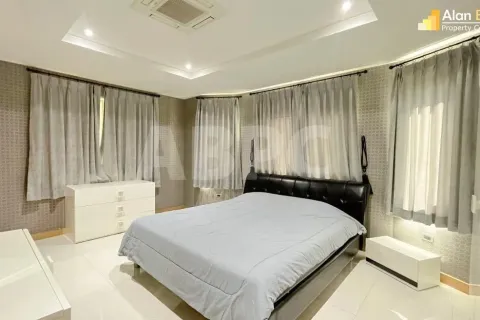 Casa de 4 dormitorios en Pattaya, Tailandia № 211188 - foto 7