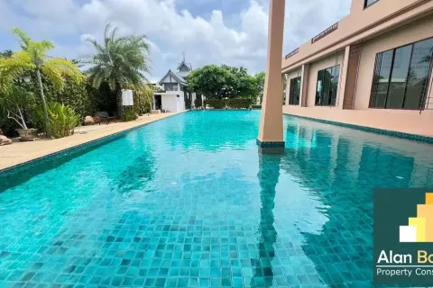 Casa de 3 dormitorios en Pattaya, Tailandia № 210798 - foto 8