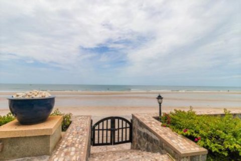 Apartment in Hua Hin, Thailand 2 bedrooms № 193408 - photo 4