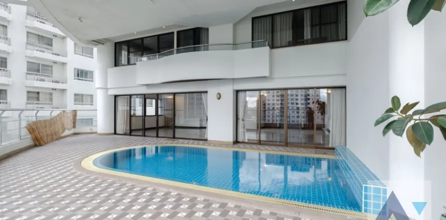 Penthouse in Khlong Toei, Bangkok, Thailand 3 Schlafzimmer № 215579