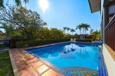 Вилла в Хуа Хине, Таиланд с 5 спальнями  № 159962 - фото 7