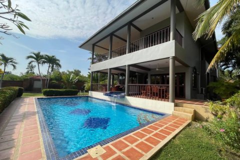 Villa in Hua Hin, Thailand 5 bedrooms № 159962 - photo 5