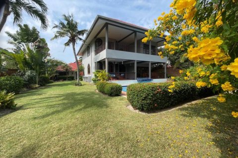 Villa in Hua Hin, Thailand 5 bedrooms № 159962 - photo 4