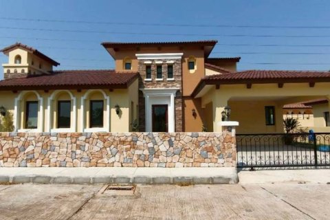 Villa in Sattahip, Thailand 3 bedrooms № 159958 - photo 1