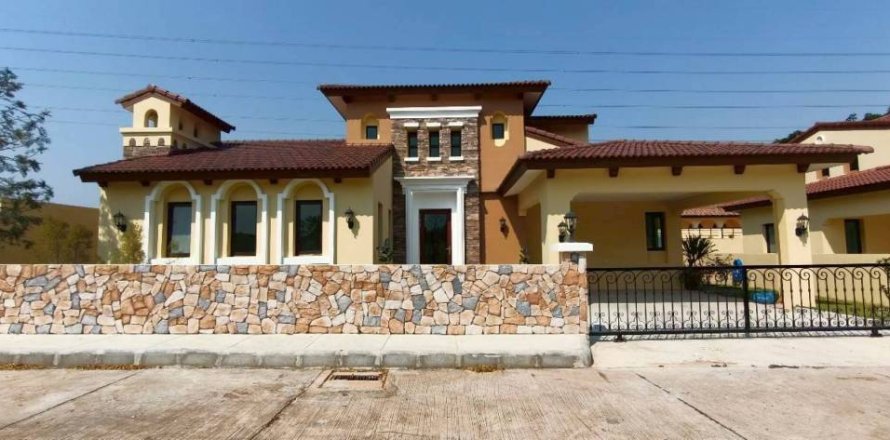 Villa in Sattahip, Thailand 3 bedrooms № 159958