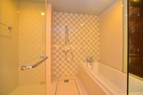 Condo in Bangkok, Thailand, 3 bedrooms  № 180977 - photo 24