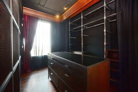Condo in Bangkok, Thailand, 3 bedrooms  № 180977 - photo 20