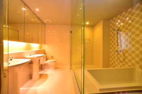 Condo in Bangkok, Thailand, 3 bedrooms  № 180977 - photo 21