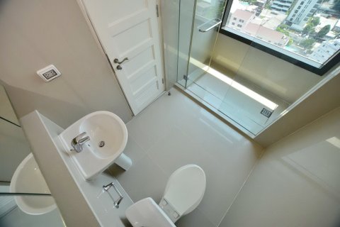 Condo in Bangkok, Thailand, 3 bedrooms  № 180977 - photo 27