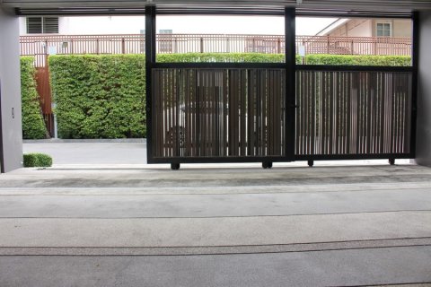 House in Bangkok, Thailand 4 bedrooms № 180981 - photo 3