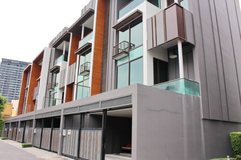 House in Bangkok, Thailand 4 bedrooms № 180981 - photo 18