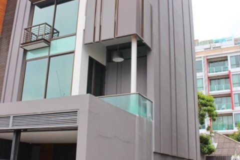 House in Bangkok, Thailand 4 bedrooms № 180981 - photo 19