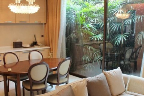 House in Bangkok, Thailand 4 bedrooms № 180981 - photo 2
