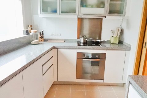 Condo in Bangkok, Thailand, 3 bedrooms  № 180976 - photo 2