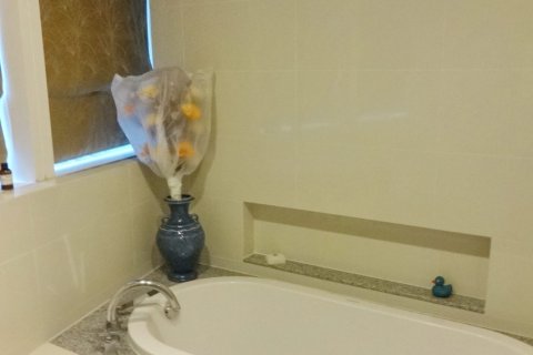 Condo in Bangkok, Thailand, 3 bedrooms  № 180976 - photo 6