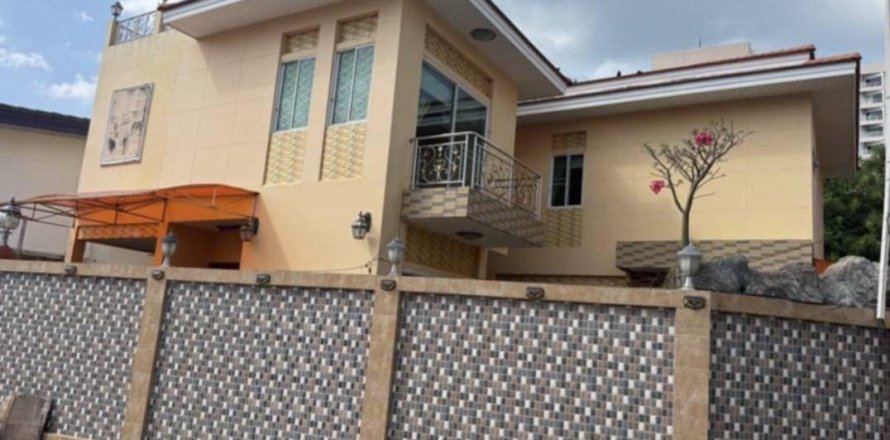 Villa in Pattaya, Thailand 5 bedrooms № 138617