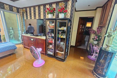Villa in Pattaya, Thailand 5 bedrooms № 138617 - photo 10
