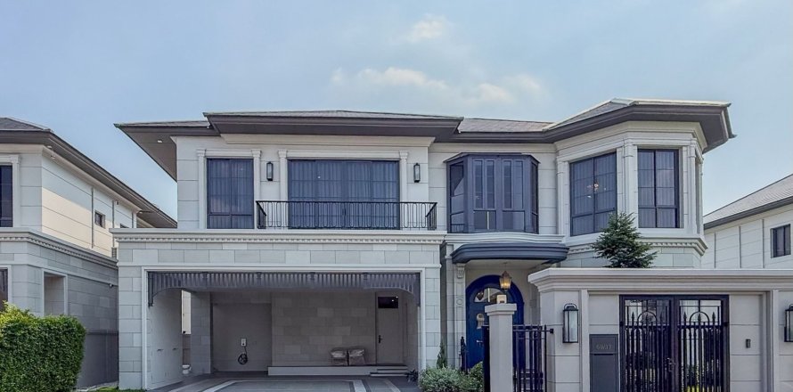 Maison à Bang Kapi, Bangkok, Thaïlande 4 chambres № 167287