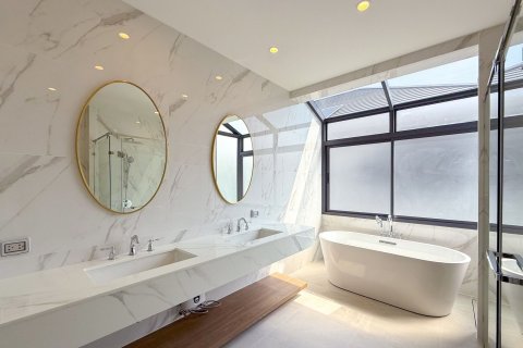 Maison à Bang Kapi, Bangkok, Thaïlande 4 chambres № 167287 - photo 12