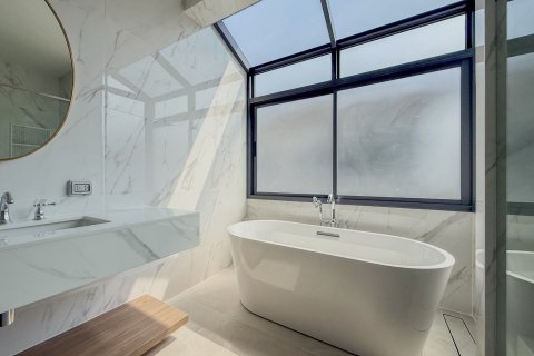 Maison à Bang Kapi, Bangkok, Thaïlande 4 chambres № 167287 - photo 22