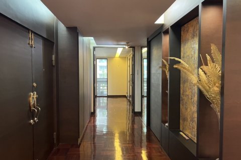 Кондоминиум с 4 спальнями в Клонг Тоэй, Бангкок, Таиланд № 167284 - фото 29