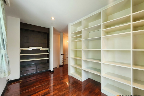 House in Bangkok, Thailand 3 bedrooms № 190367