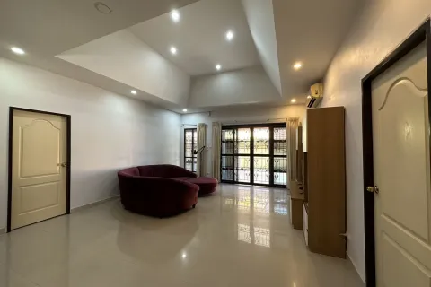 House in Pattaya, Thailand 3 bedrooms № 153200 - photo 20