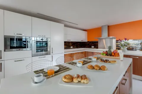 Вилла в Пхукете, Таиланд с 18 спальнями  № 153564 - фото 3