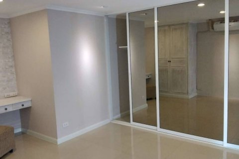 Кондоминиум с 2 спальнями в Бангкоке, Таиланд № 134275 - фото 11