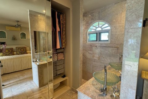 Villa in Phuket, Thailand 3 bedrooms № 147825 - photo 29