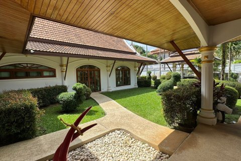 Villa in Phuket, Thailand 3 bedrooms № 147825 - photo 10