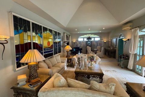 Villa in Phuket, Thailand 3 bedrooms № 147825 - photo 20