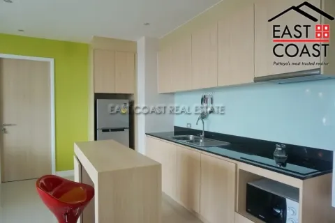 Condominio de 2 dormitorios en Jomtien Beach, Pattaya, Tailandia № 213209 - foto 2